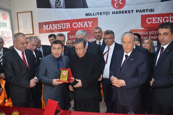 MHP LİDERi DEVLET BAHÇELİ AKHİSARLILAR İLE BULUŞTU